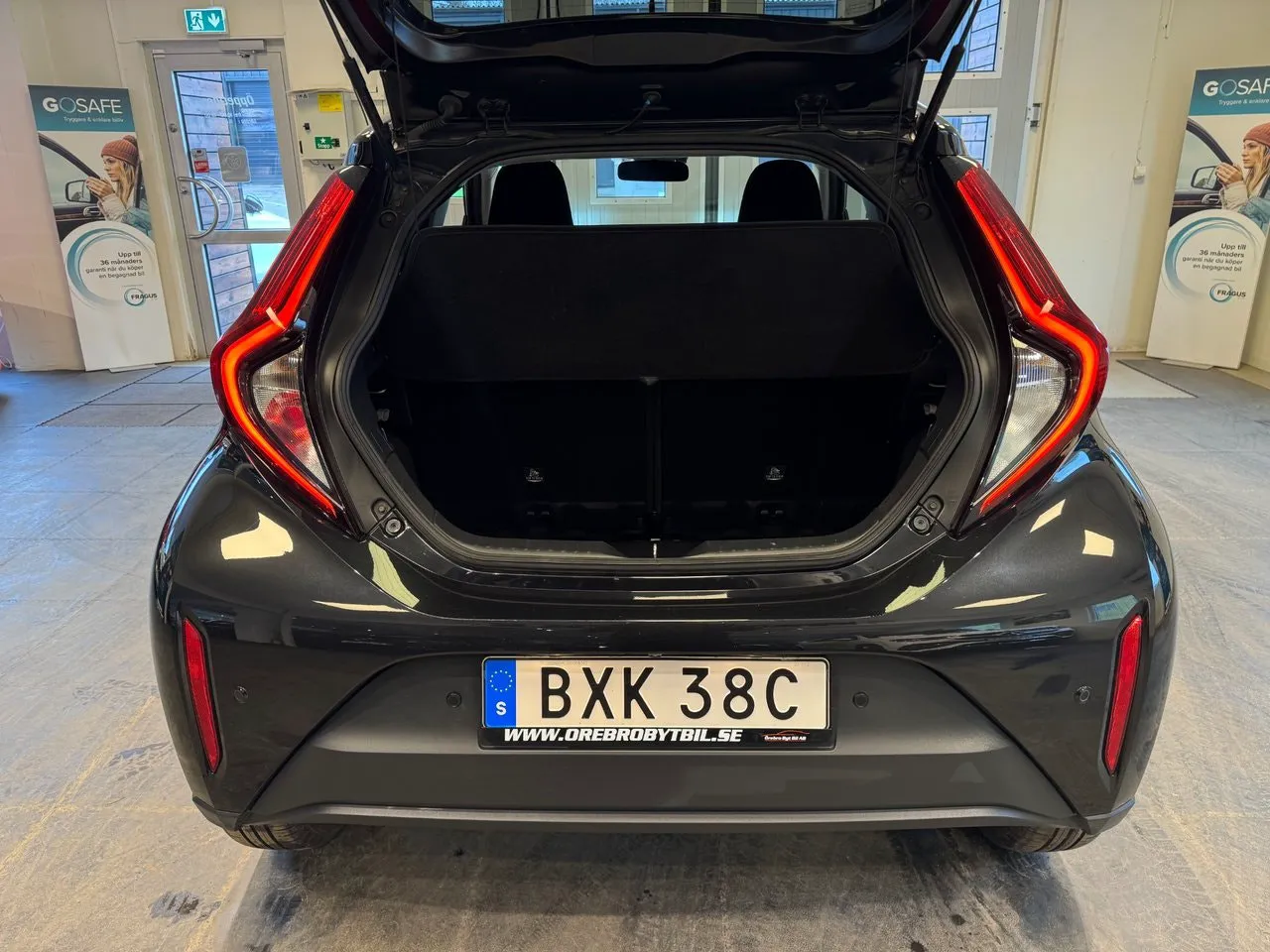 Vehicle image 21