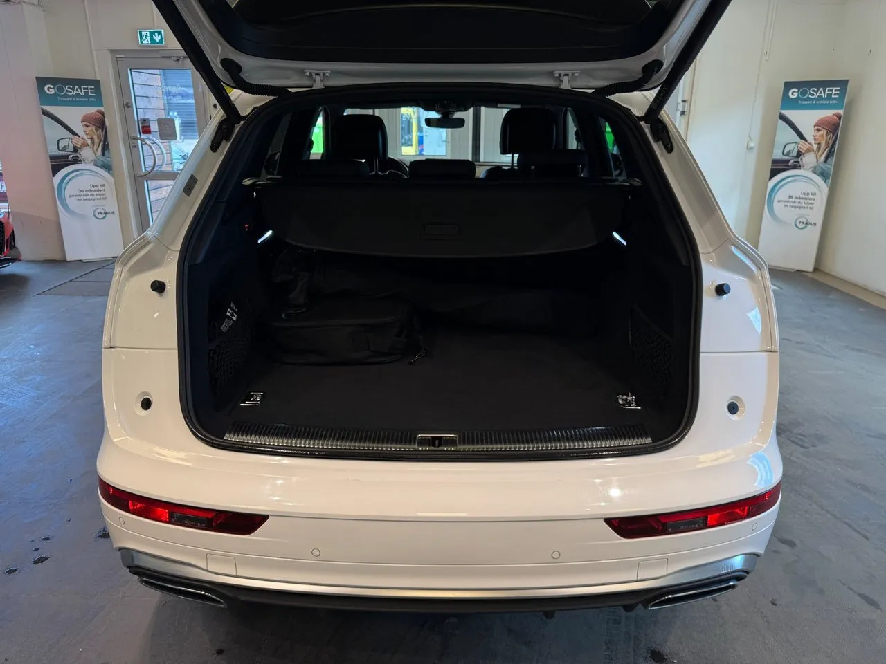 Vehicle image 25