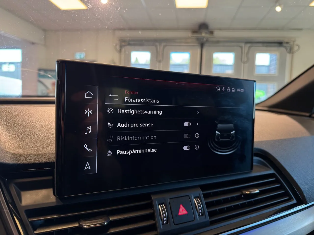 Vehicle image 14