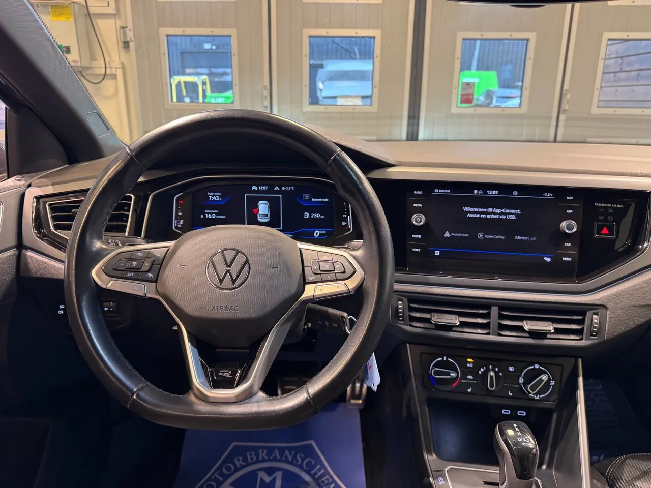 Vehicle image 7