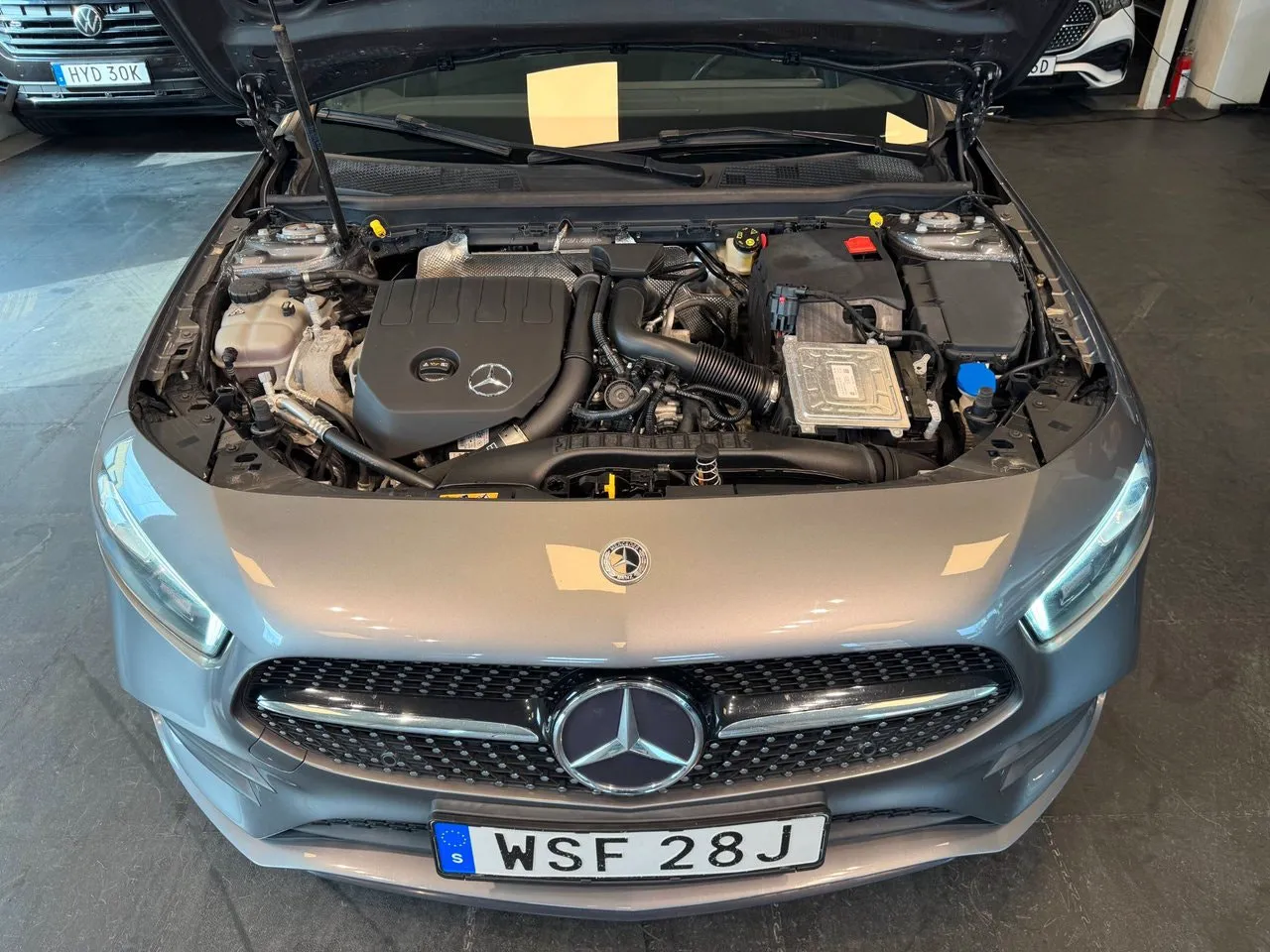 Vehicle image 18