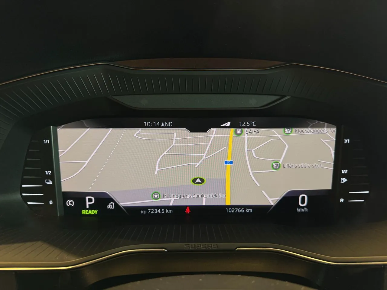 Vehicle image 10