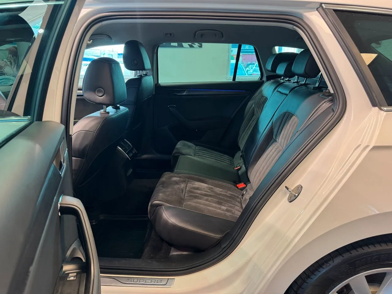 Vehicle image 21