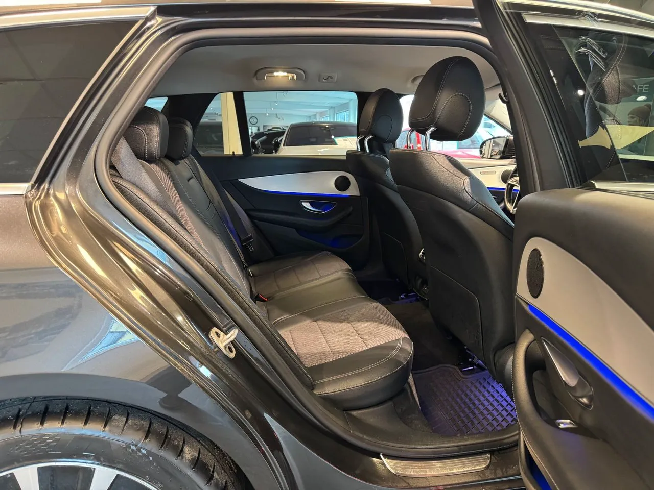 Vehicle image 21