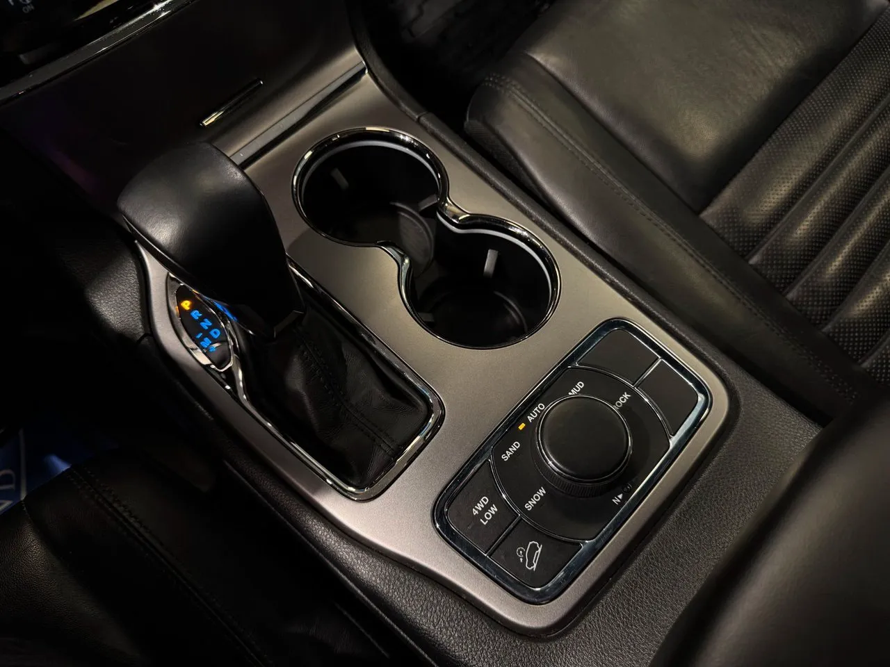 Vehicle image 16