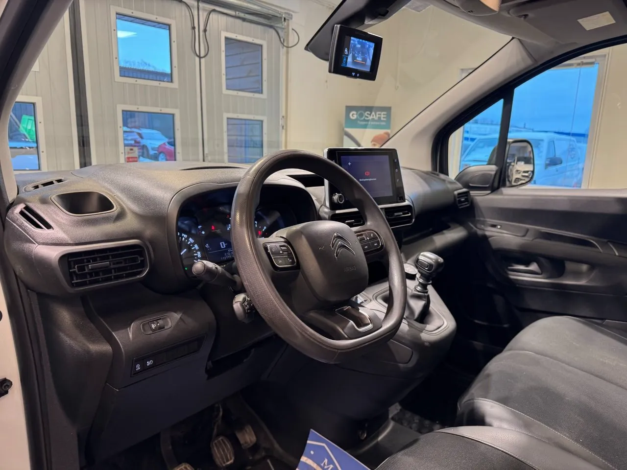 Vehicle image 6