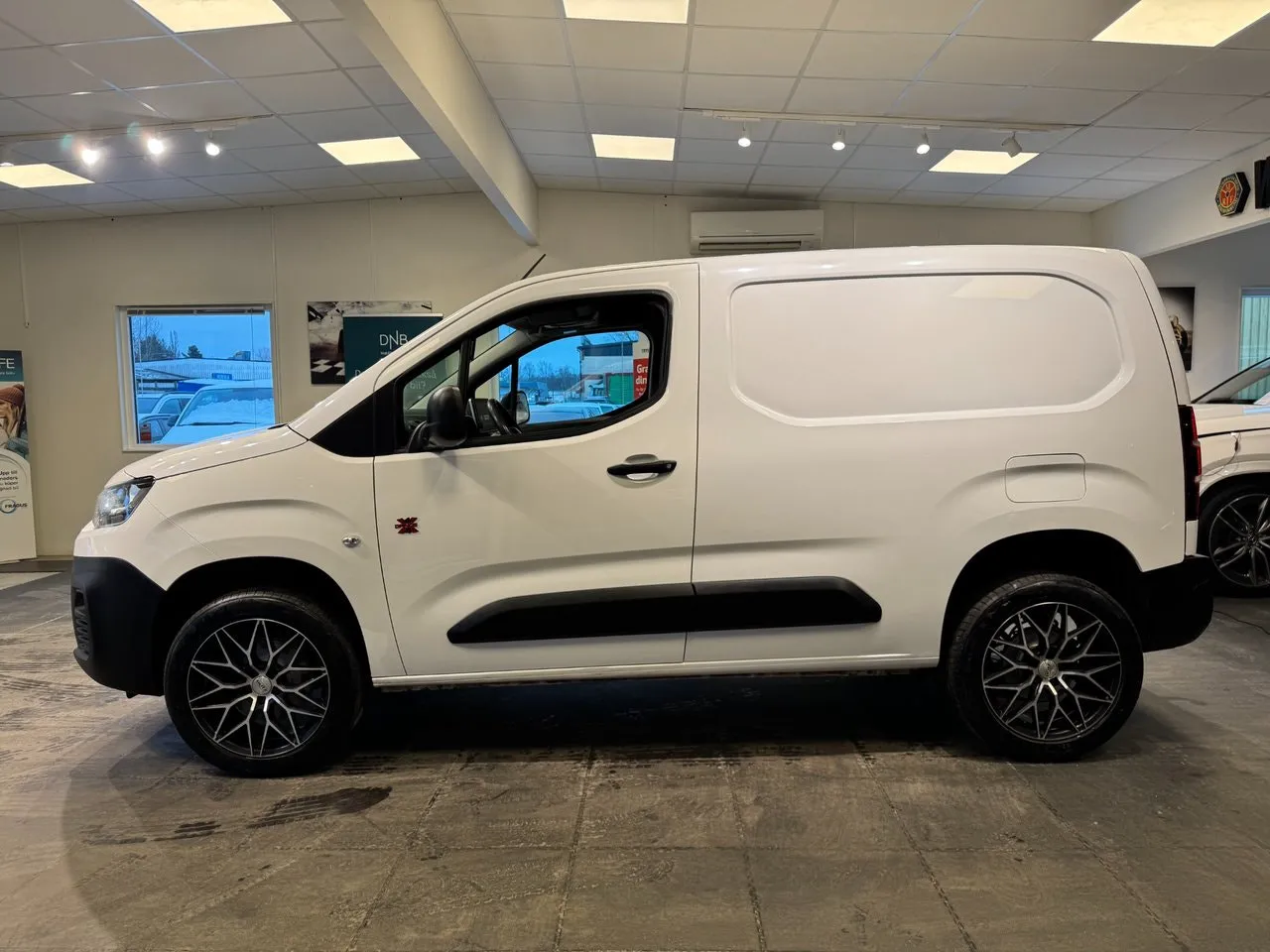 Vehicle image 22