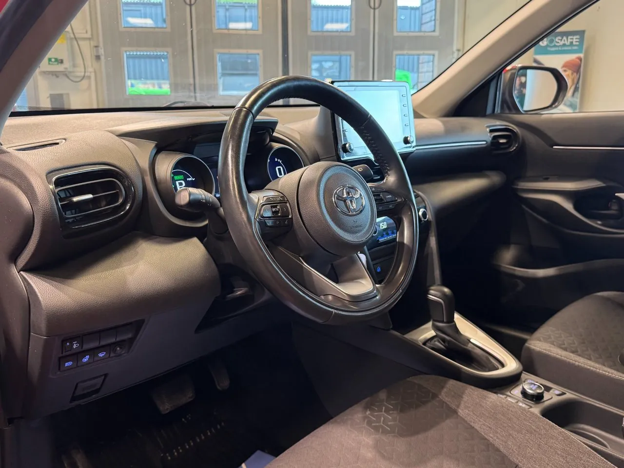 Vehicle image 6