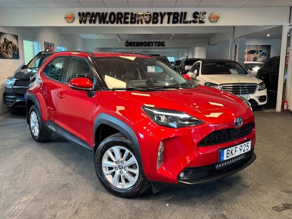 Toyota Yaris Cross Hybrid AWD-i e-CVT Active M-värmare Extraljus B-kamera - 2023