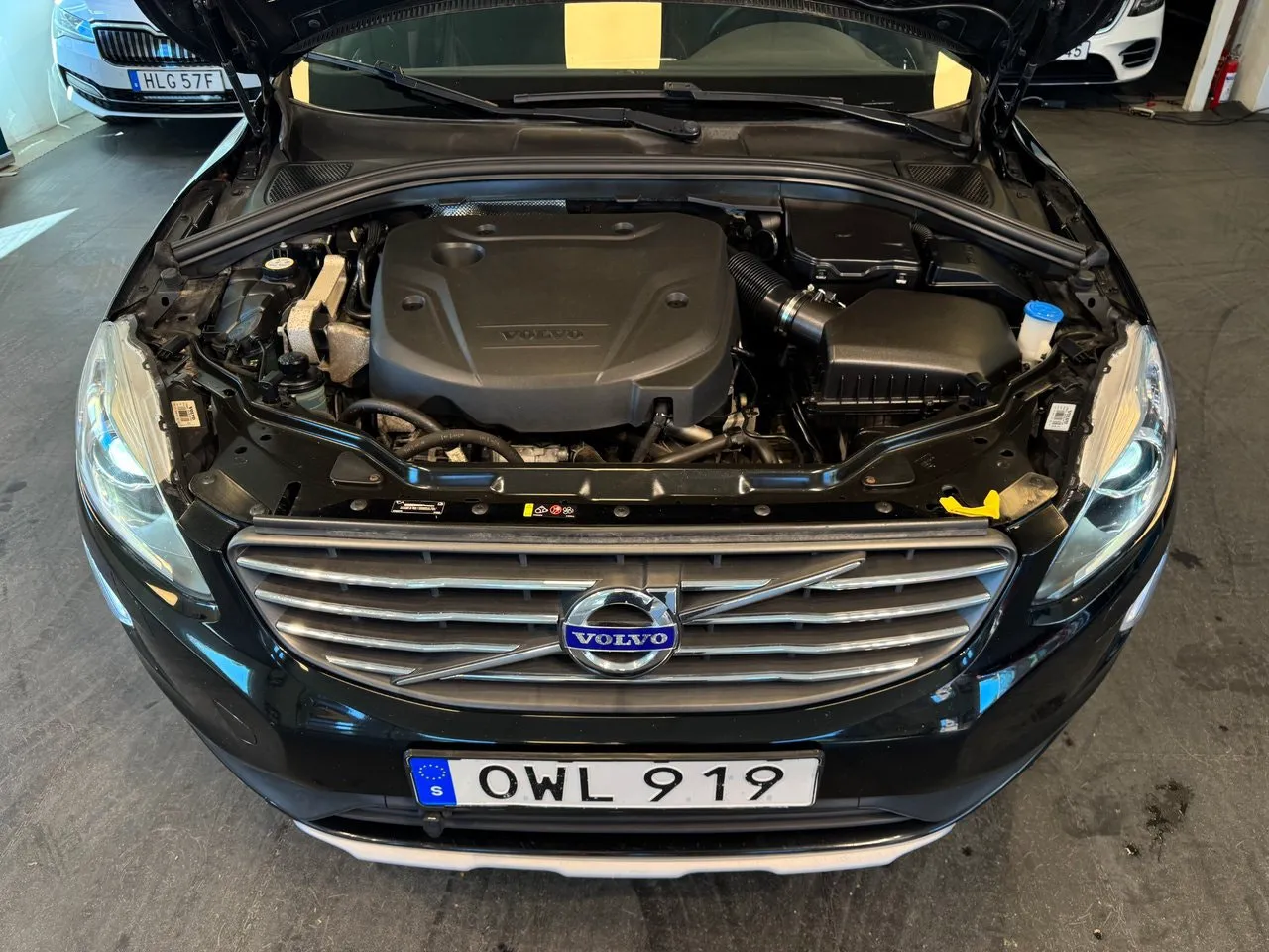 Vehicle image 19
