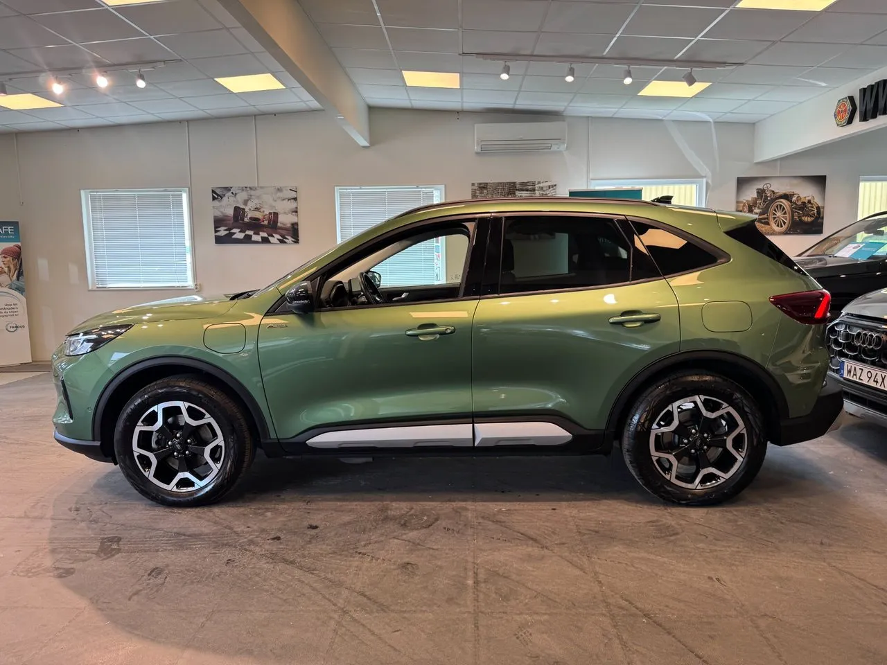 Vehicle image 30
