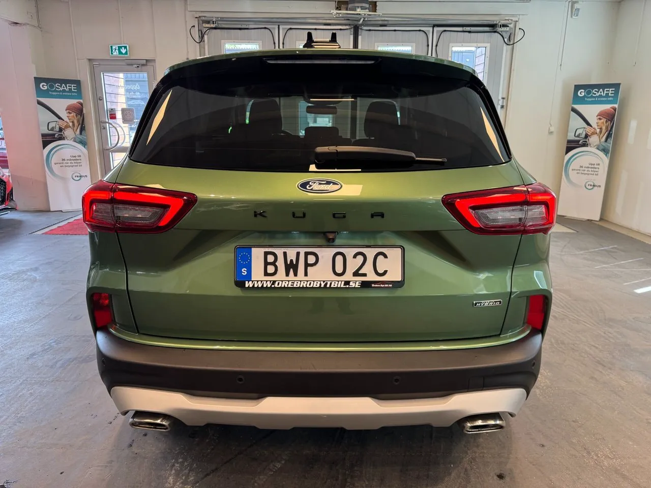 Vehicle image 32