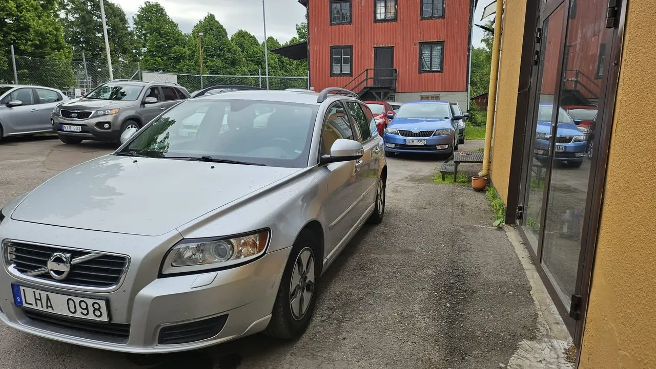Vehicle image 7