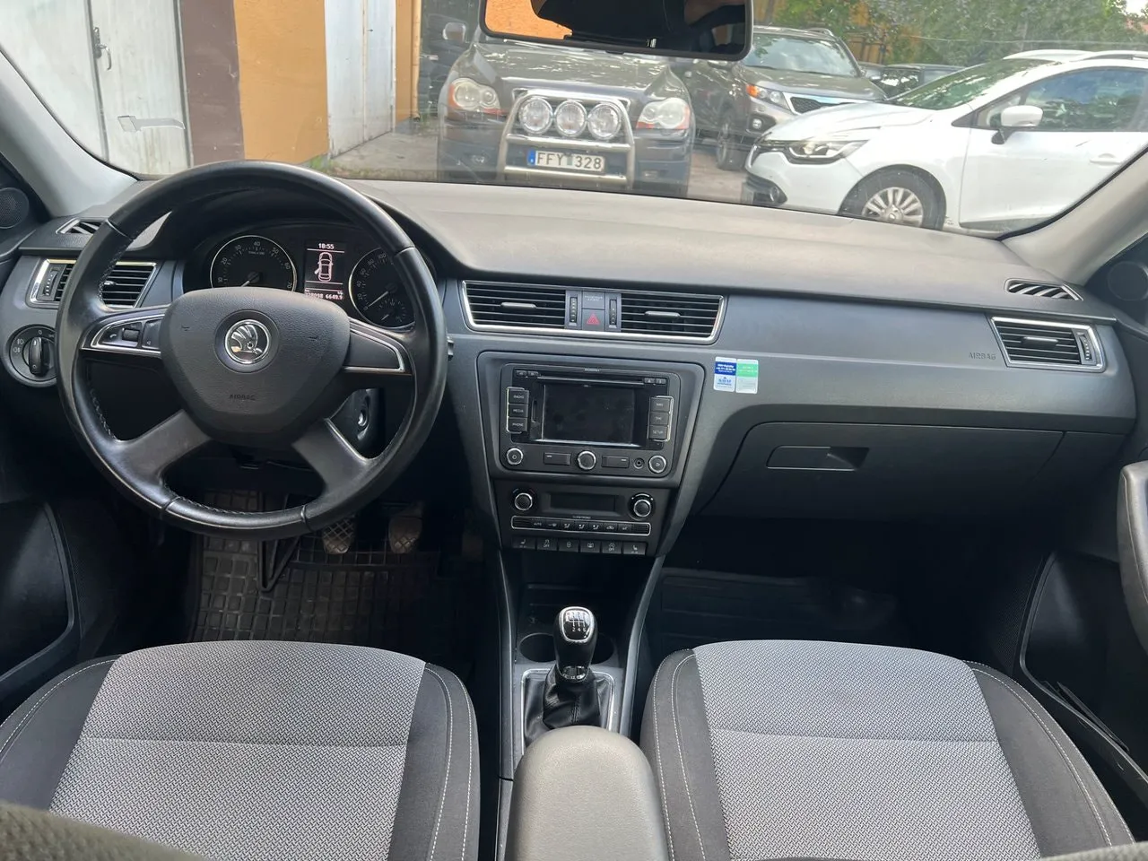Vehicle image 4
