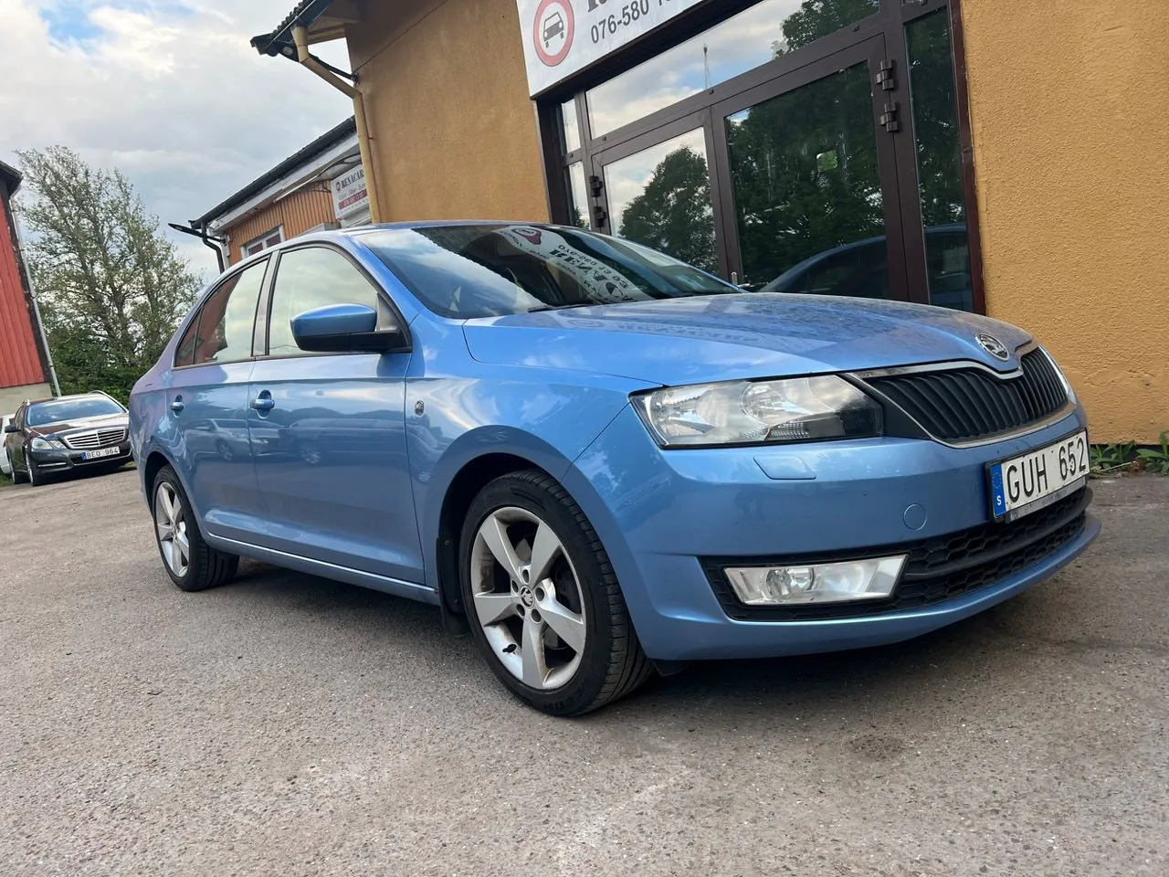 Vehicle image 7