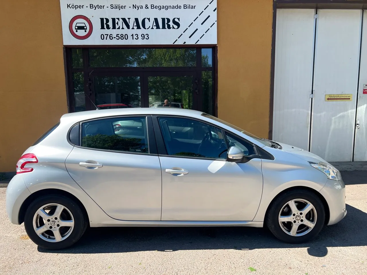 Vehicle image 2