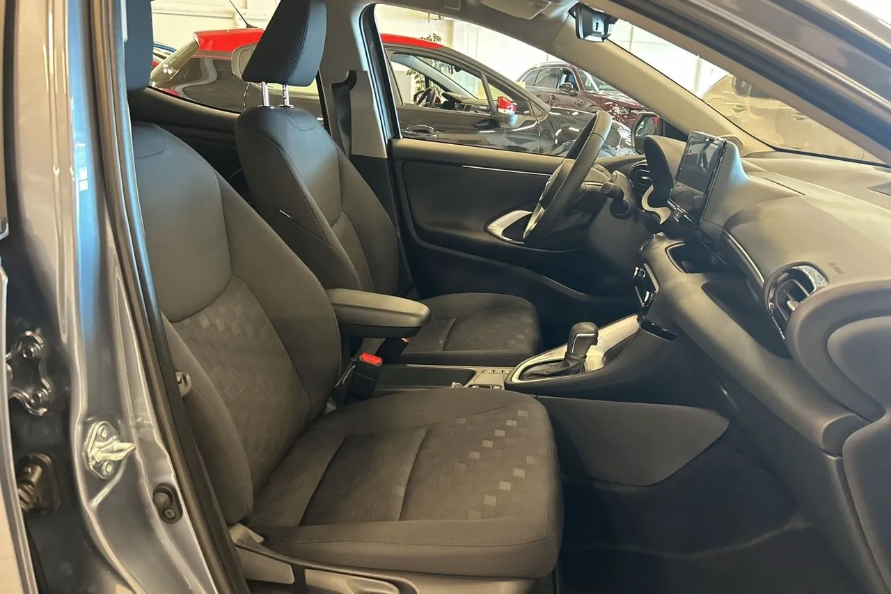 Vehicle image 6