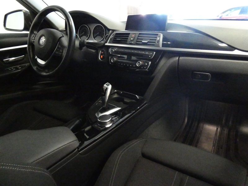 BMW 320 bild 13