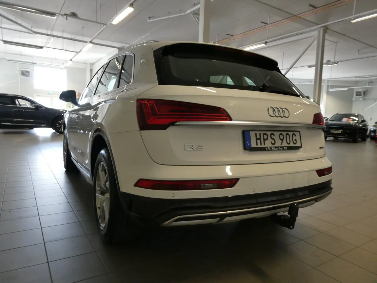 Vehicle image 7