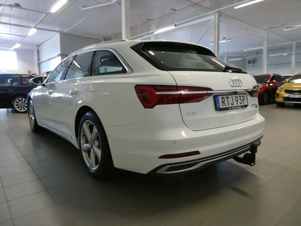 Vehicle image 7
