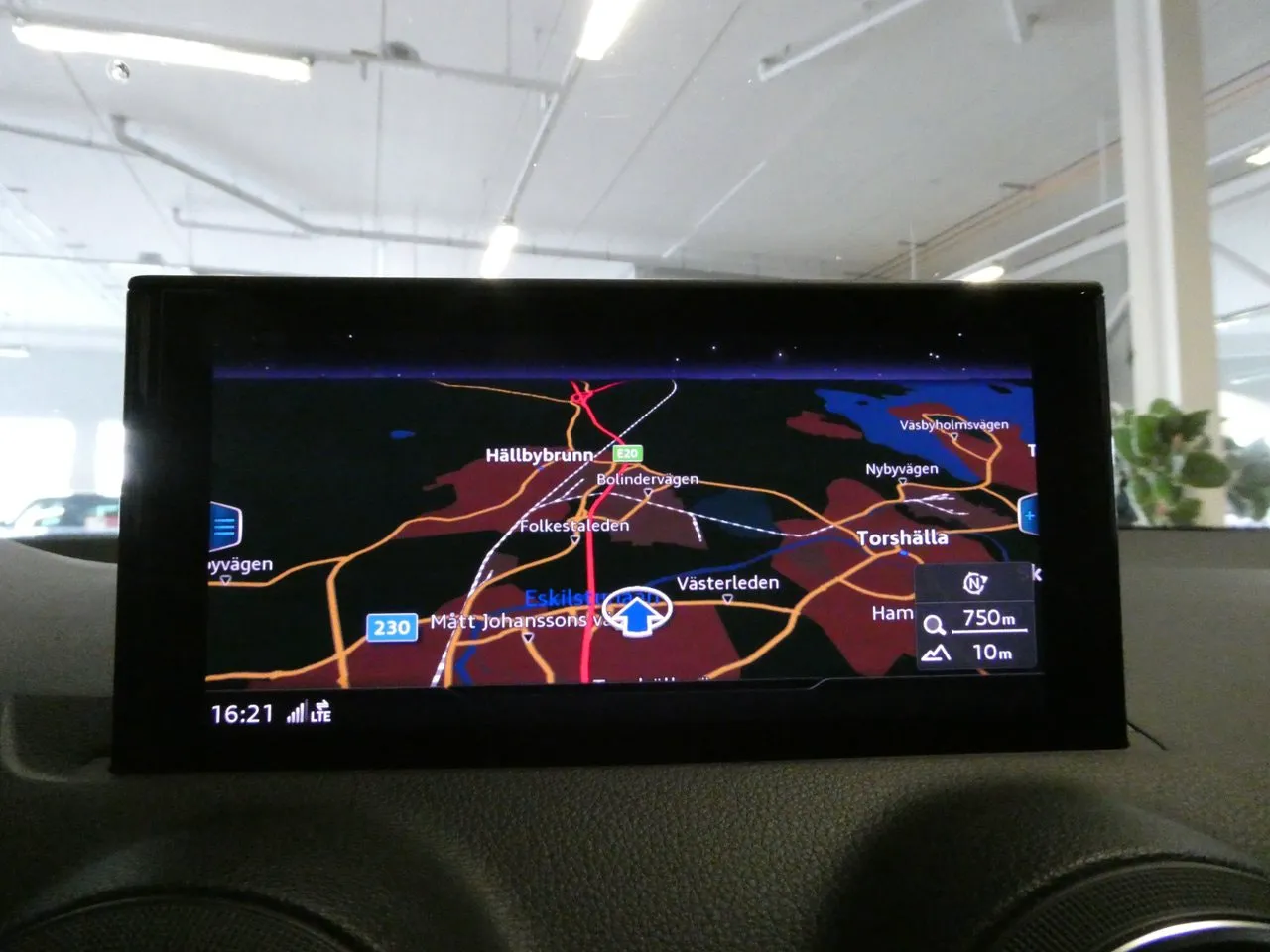 Vehicle image 21