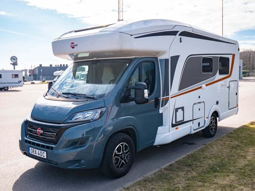 Vehicle image 26