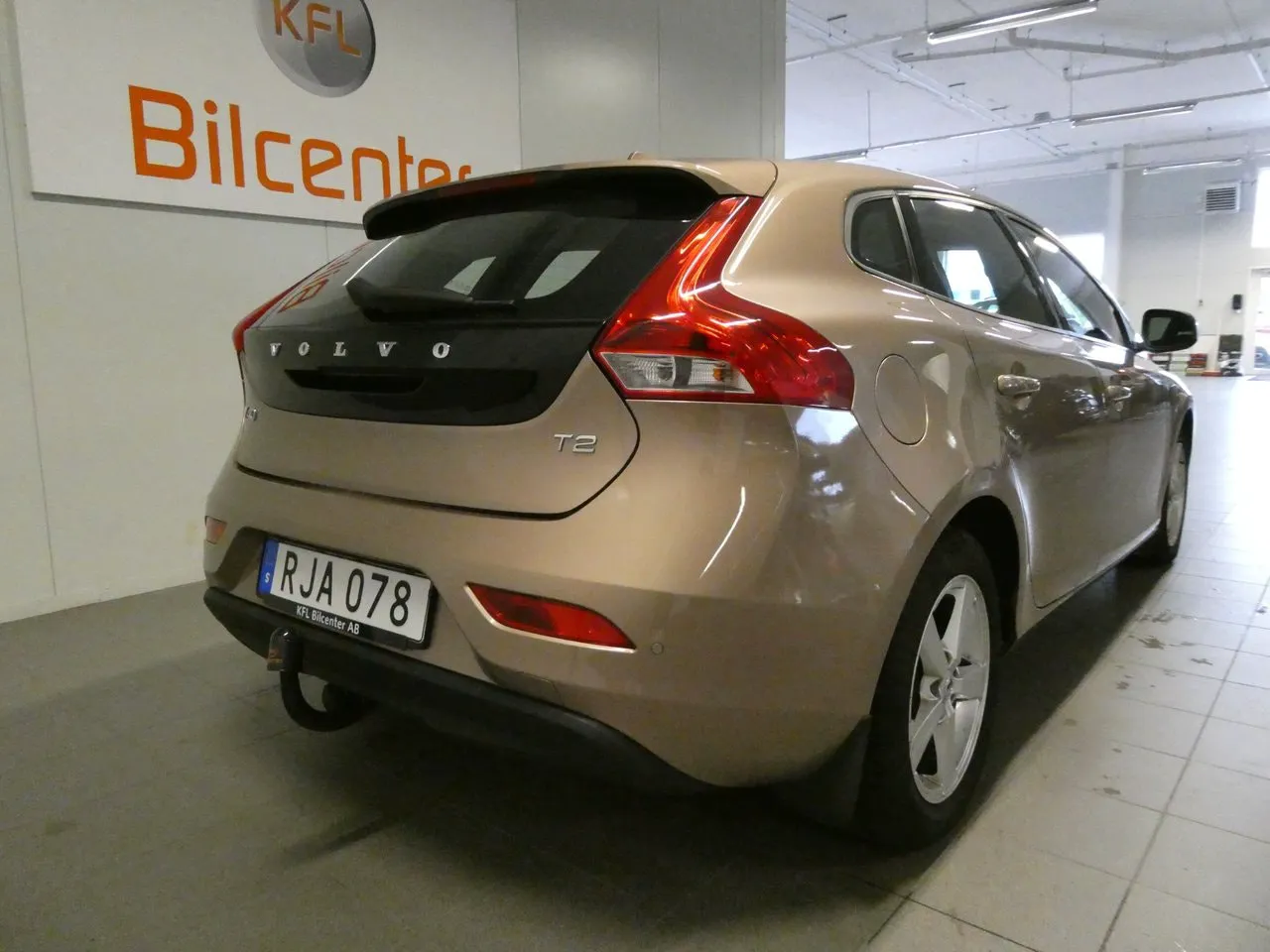 Vehicle image 7