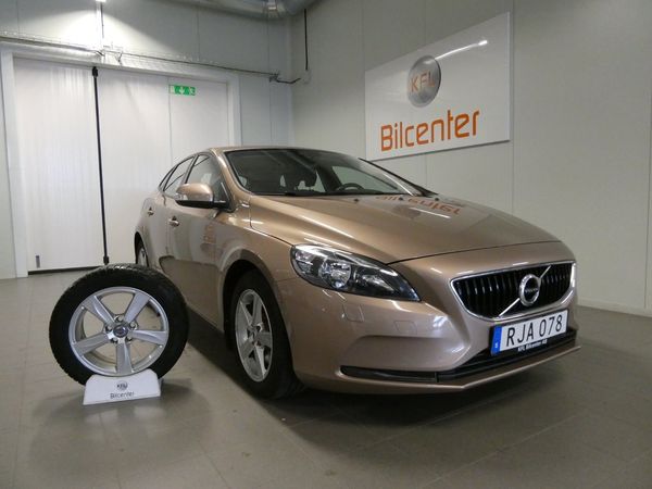 Volvo V40 T2 Drag-Värmare-SoV *Kamremsbytt* *Endast 5972 mil* - 2017