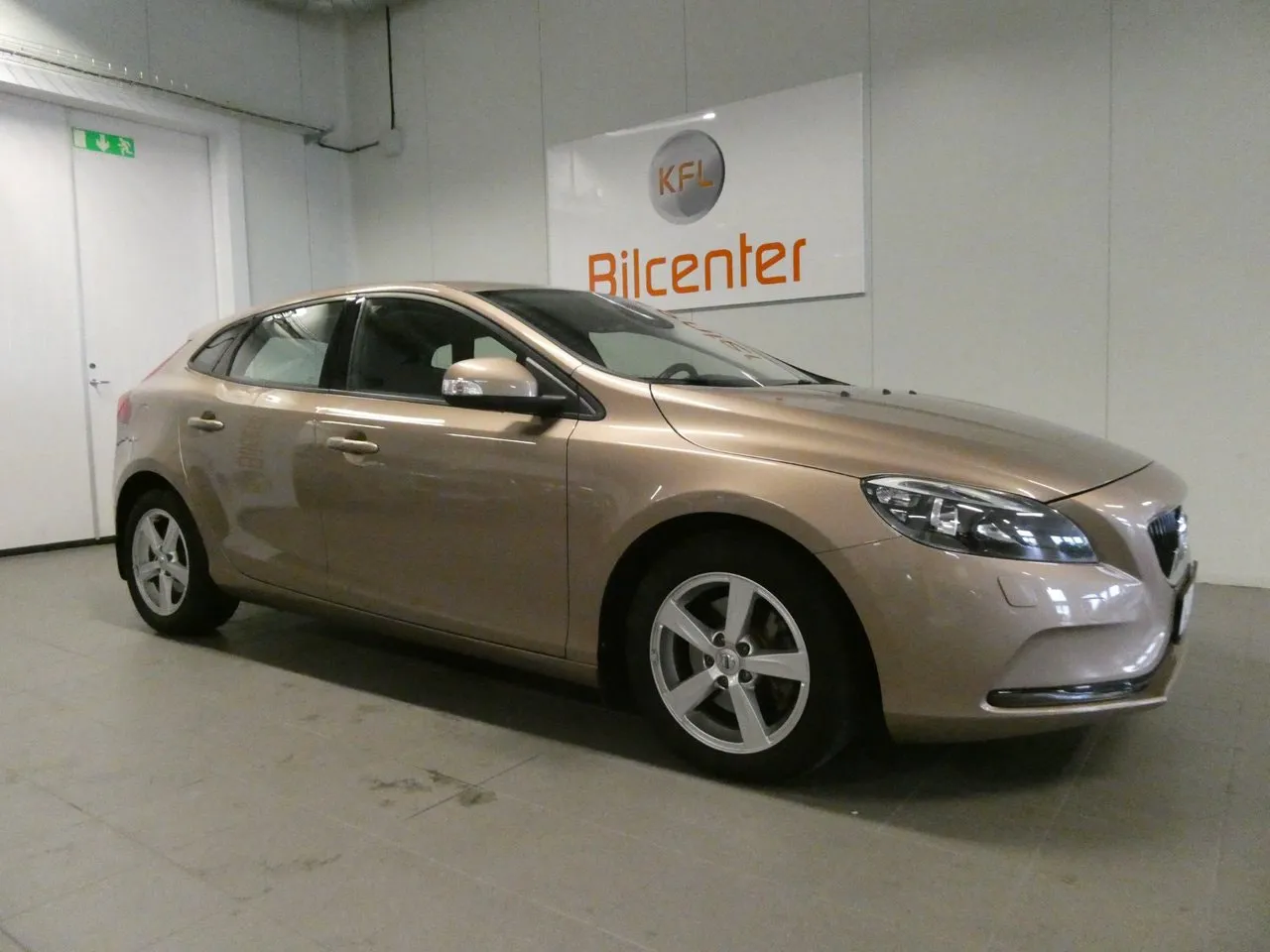 Vehicle image 4