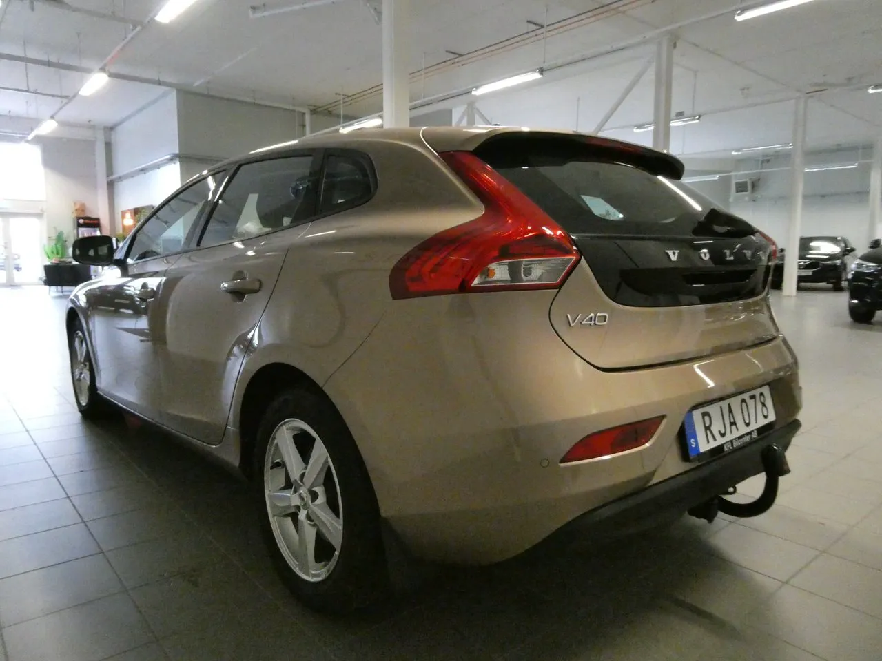 Vehicle image 10