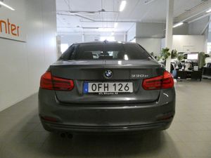 BMW 330 bild 9