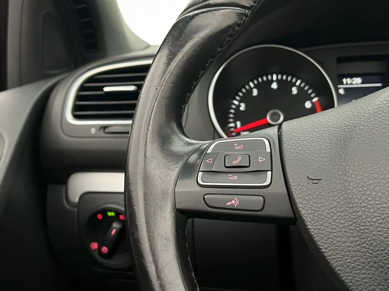 Vehicle image 11