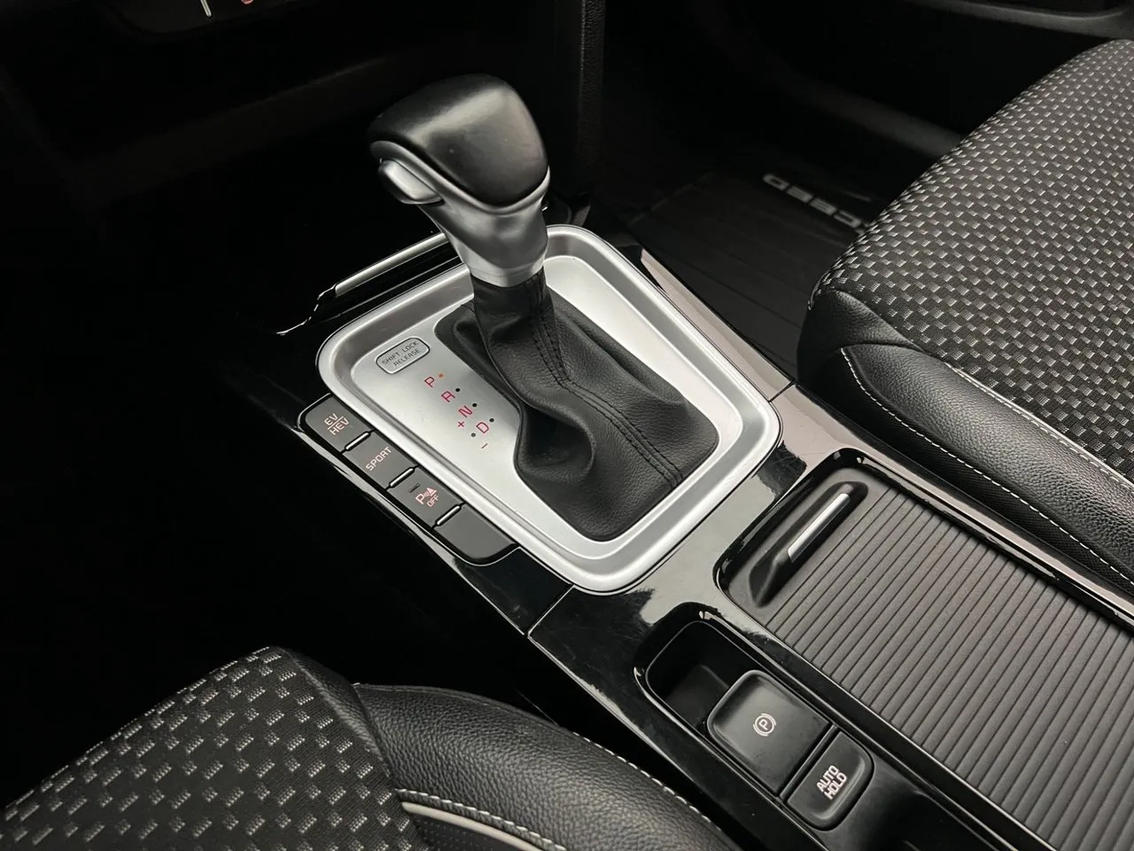 Vehicle image 25