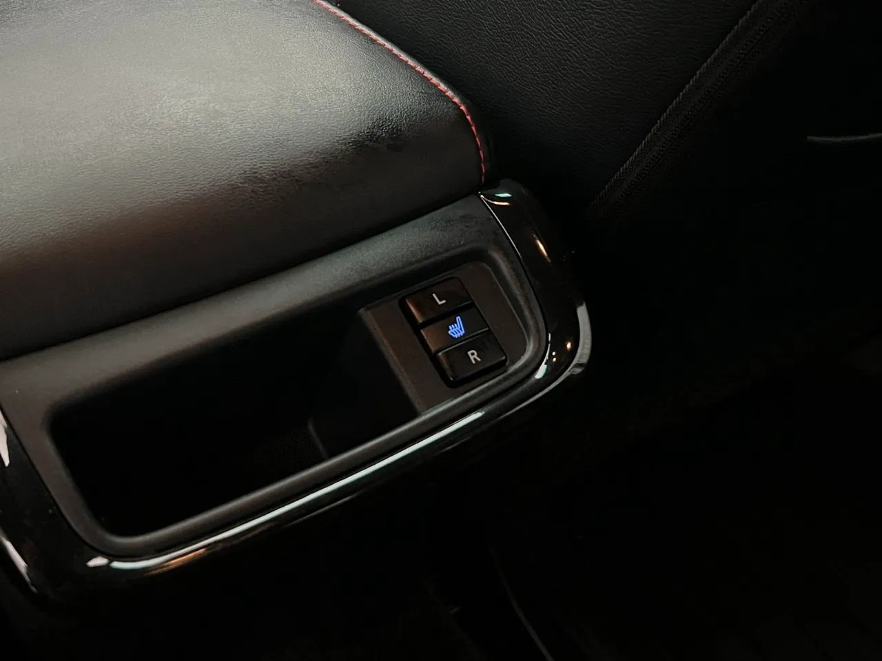 Vehicle image 32