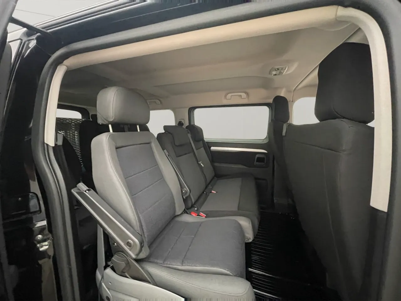 Vehicle image 28