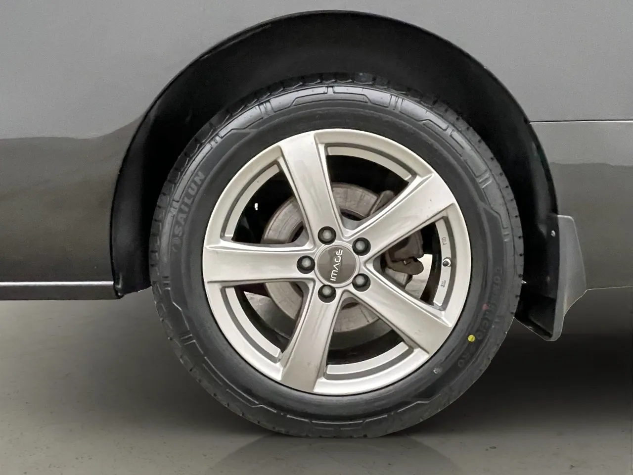 Vehicle image 32