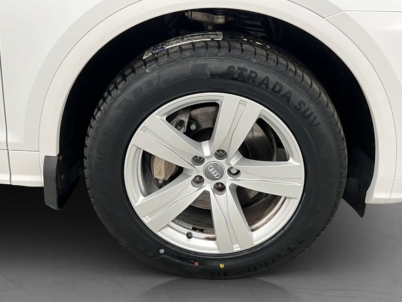 Vehicle image 30
