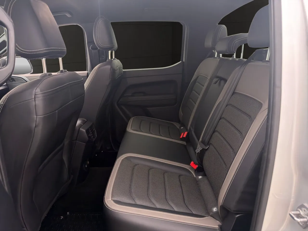 Vehicle image 32