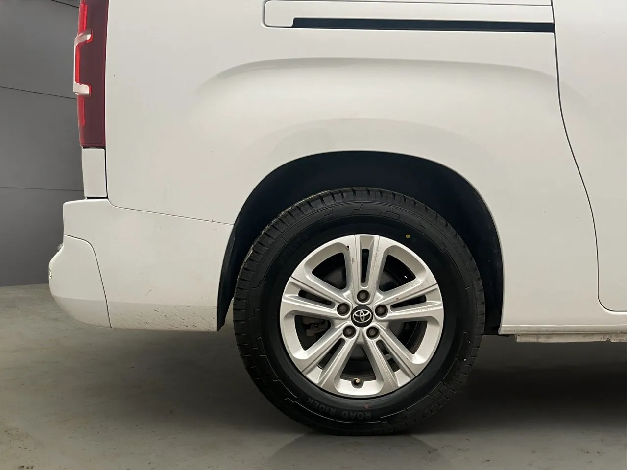 Vehicle image 30