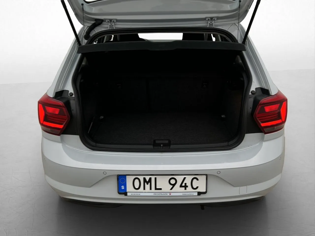Vehicle image 19