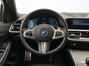 BMW 330 bild 9