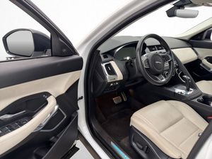 Jaguar E-Pace bild 8