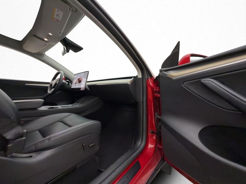 Tesla Model Y bild 13
