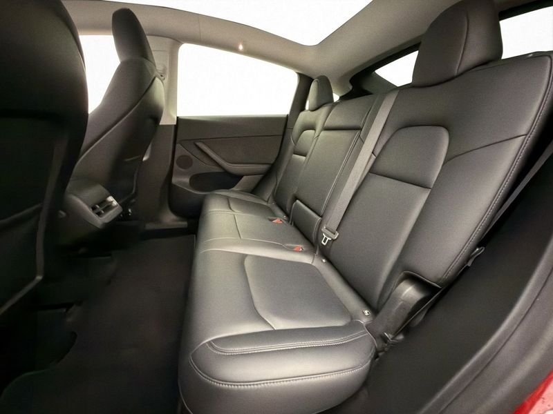 Tesla Model Y bild 14