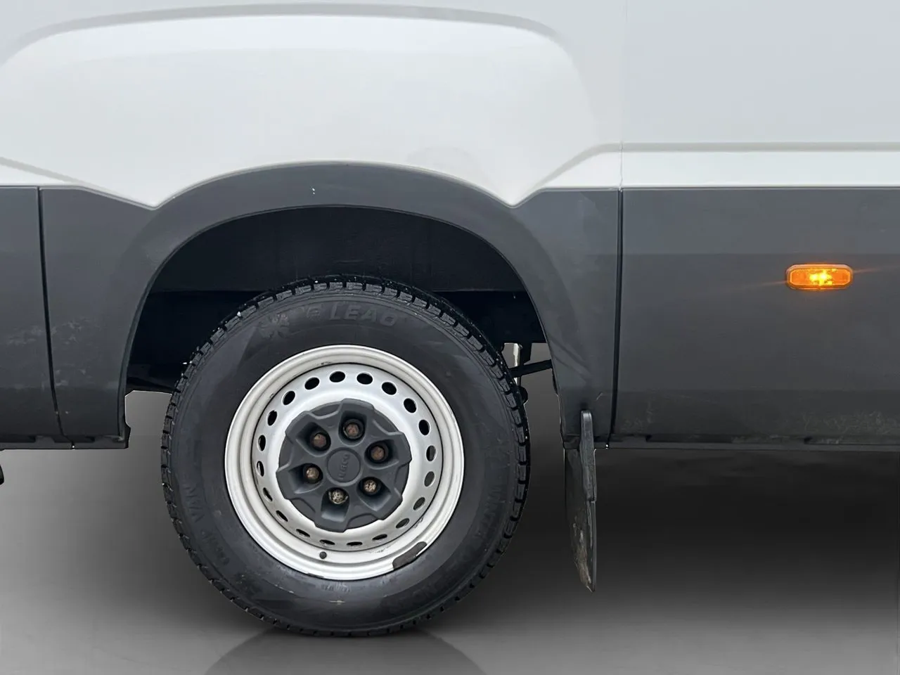 Vehicle image 23