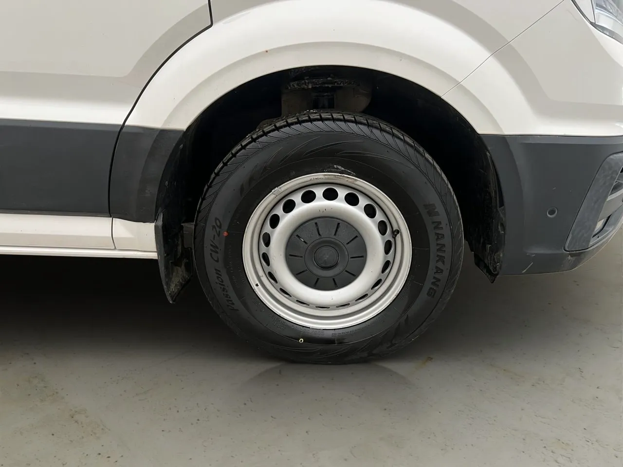 Vehicle image 30