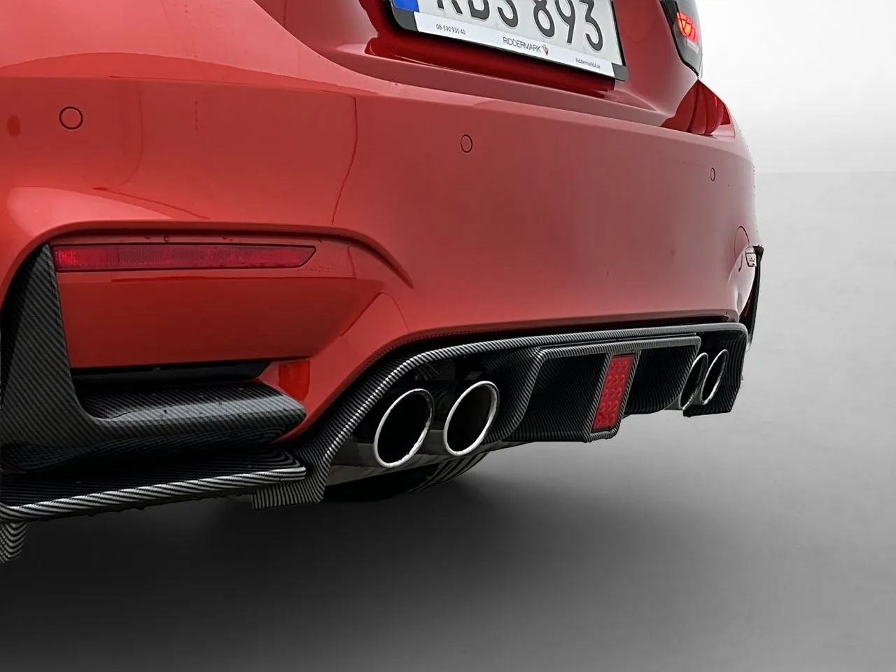 Vehicle image 32