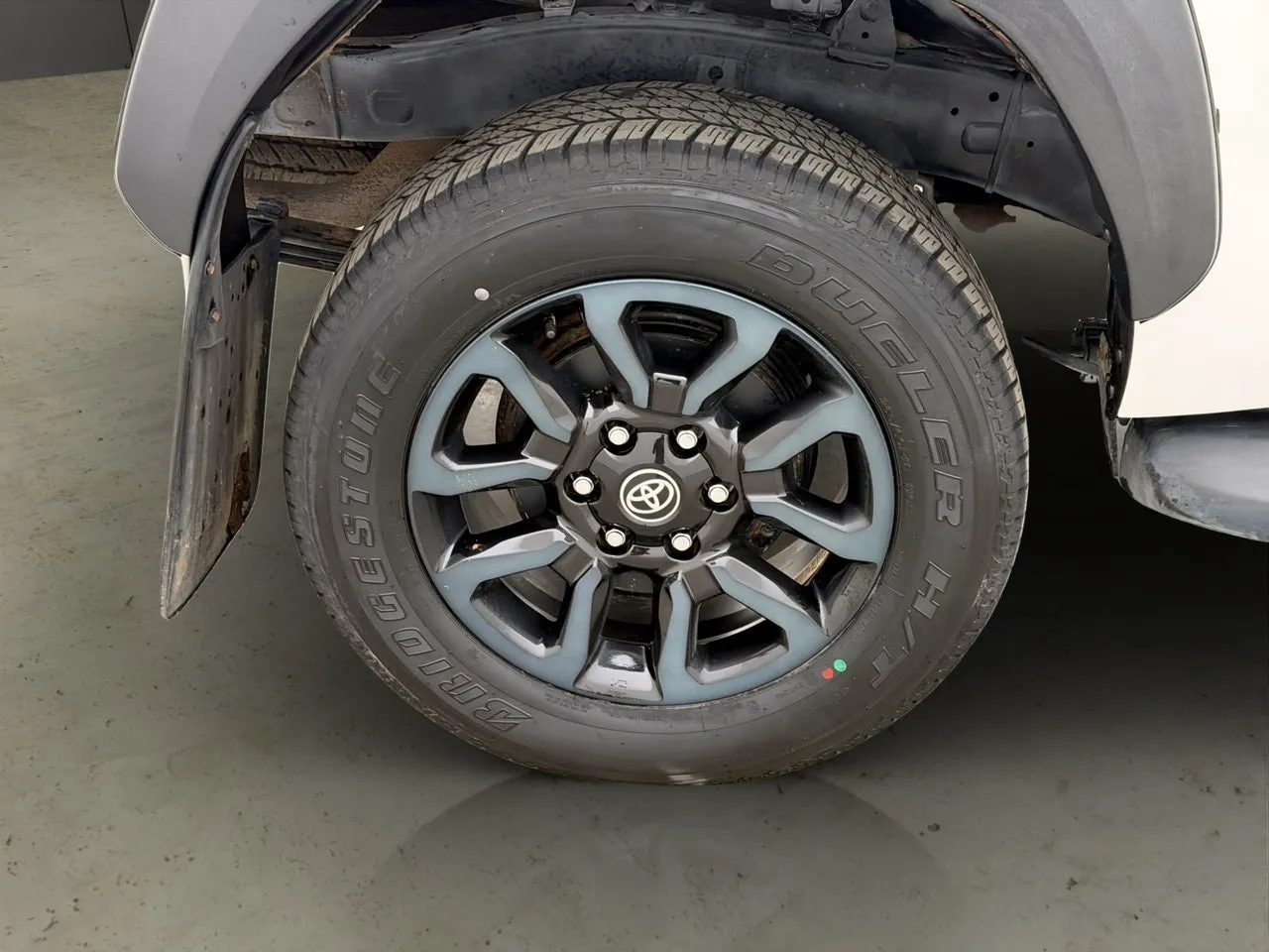 Vehicle image 30