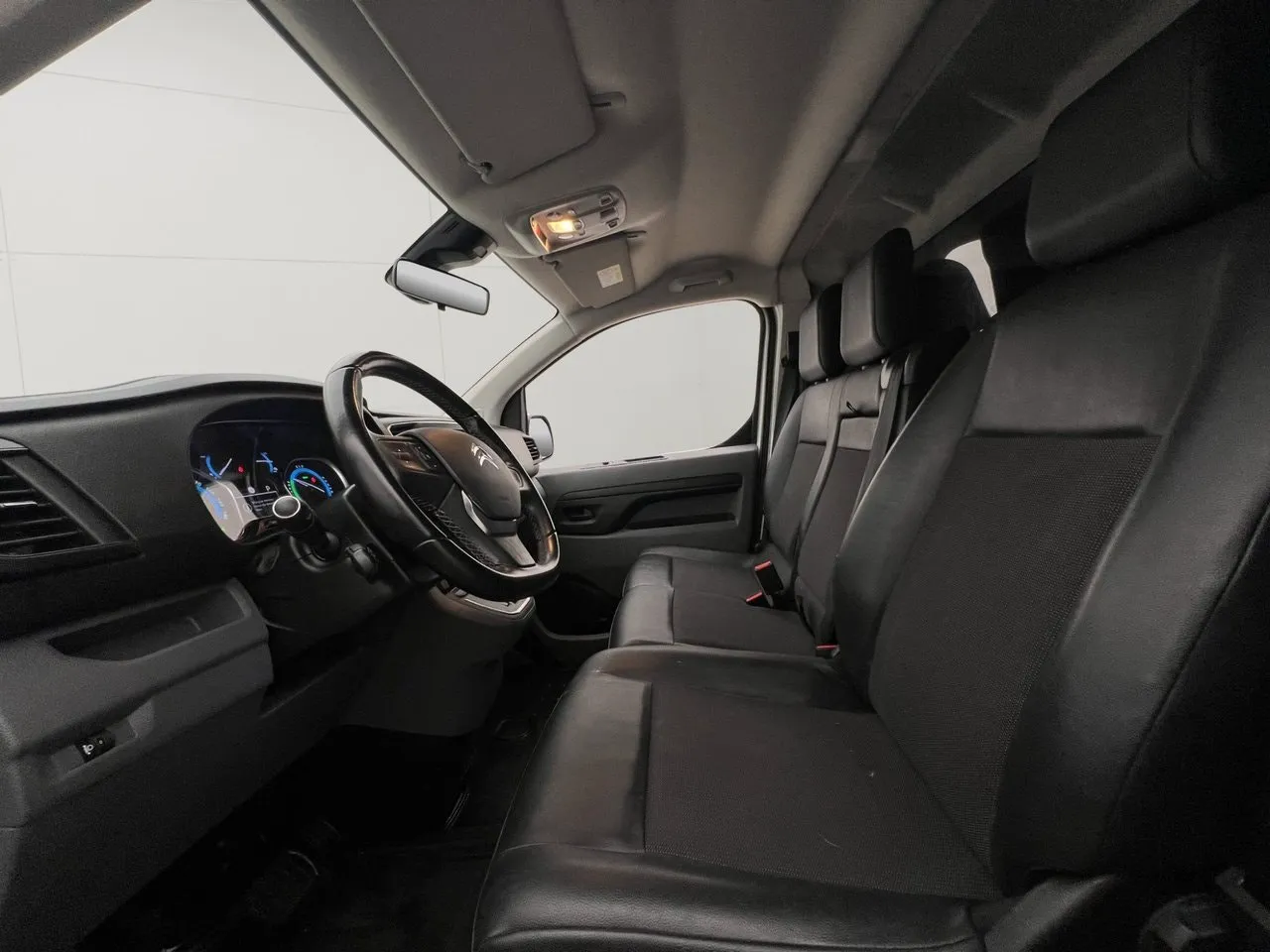 Vehicle image 32
