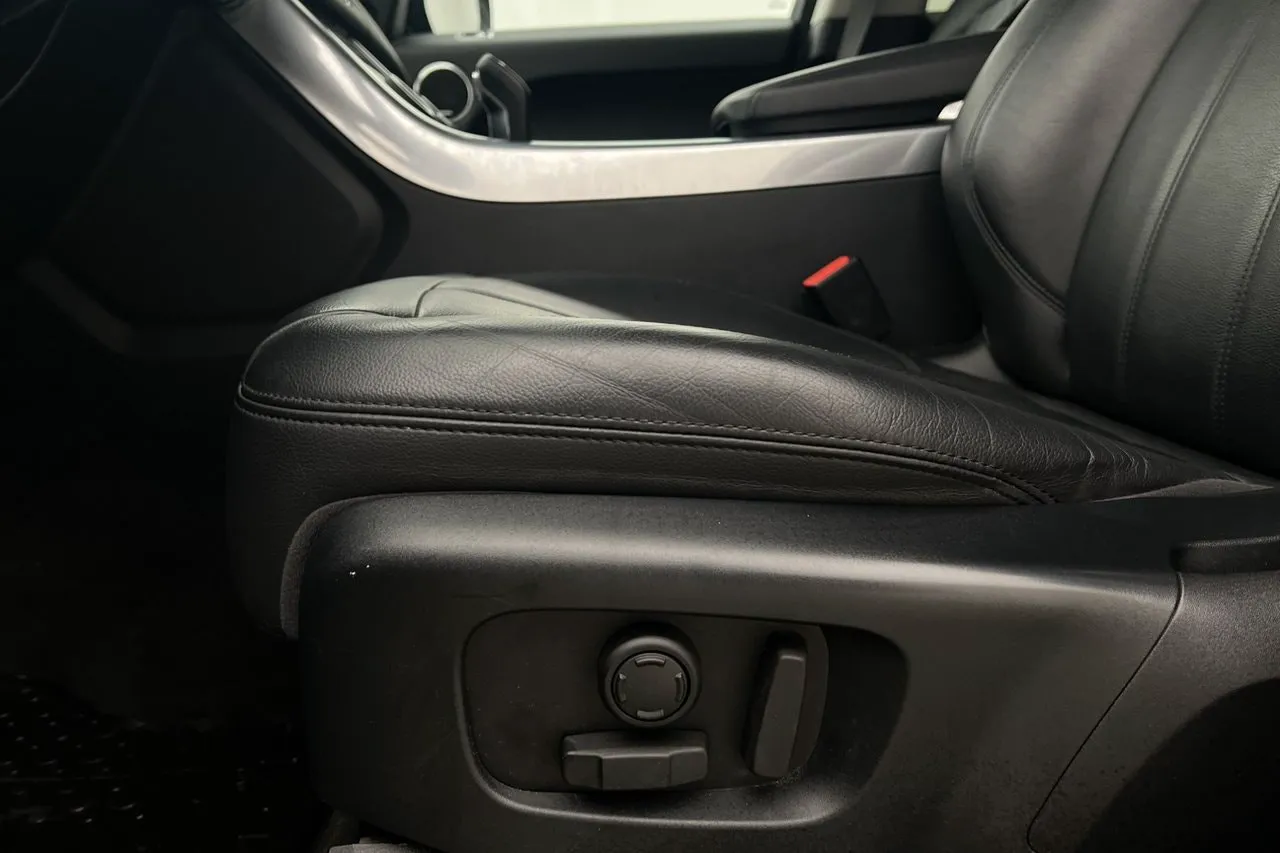 Vehicle image 28